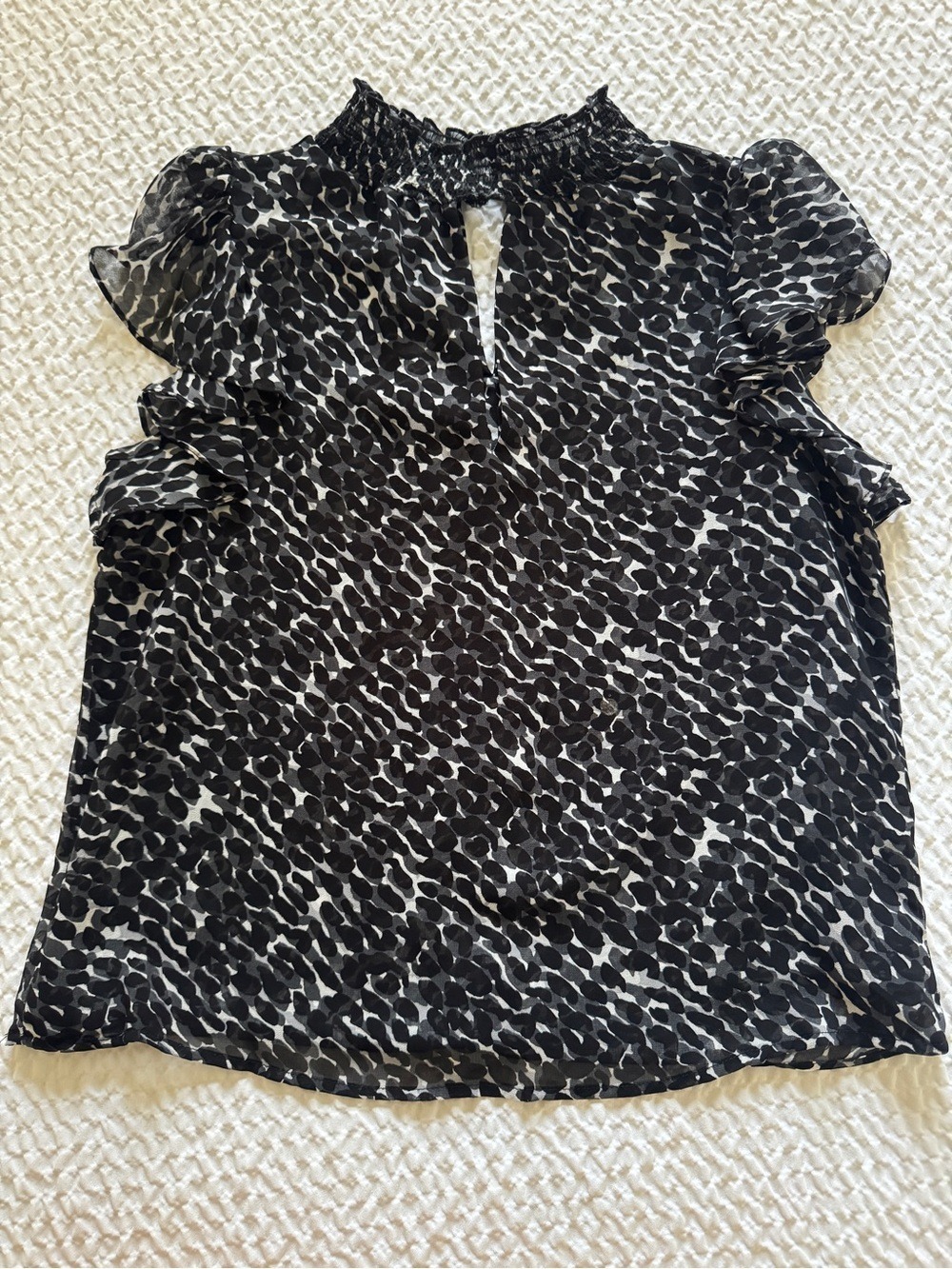 1. STATE Keyhole Neck Black & White Print  Ruffle Sleeve Top, Medium